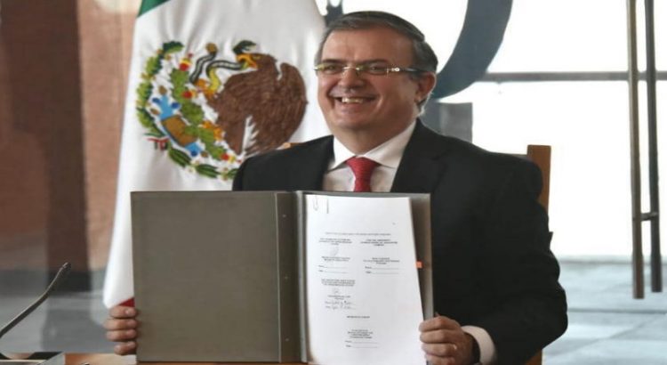 Marcelo Ebrard firma acuerdo de cooperación geoespacial