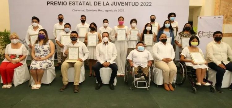 Entregan Premio Estatal de la Juventud 2022