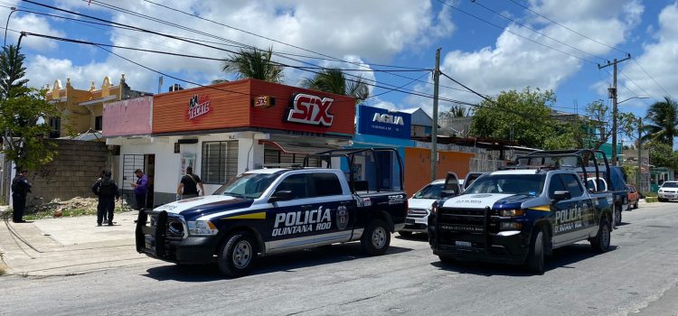 Hombres armados se llevan a una menor tras el asalto en un Six de Cancún