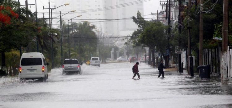 Onda Tropical 21 mantendrá lluvias fuertes en el Caribe Mexicano