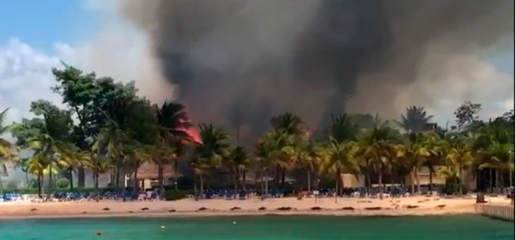 Se incendió centro de hospedaje en la zona hotelera sur de Cozumel