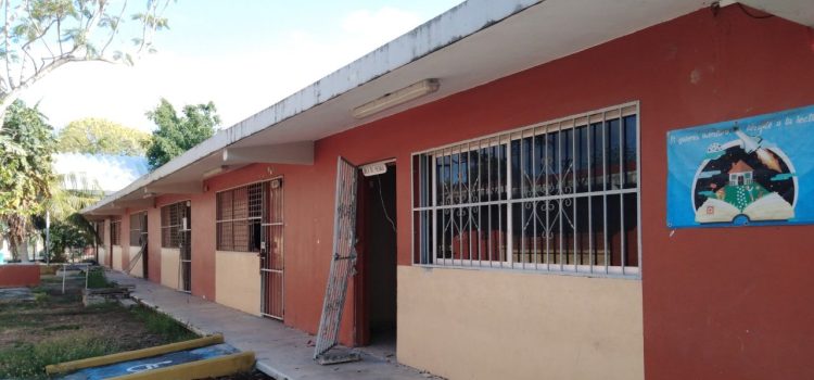 Distribuyen 75 mdp para rehabilitar las escuelas del sur de Quintana Roo