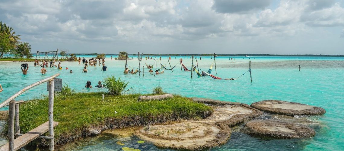 Ambientalistas piden a las autoridades federales proteger estromatolitos y manglares de Bacalar