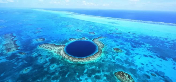 Agujero azul de Taam ja’ en la bahía de Chetumal, México, es el más profundo del mundo: Ecosur-Conahcyt