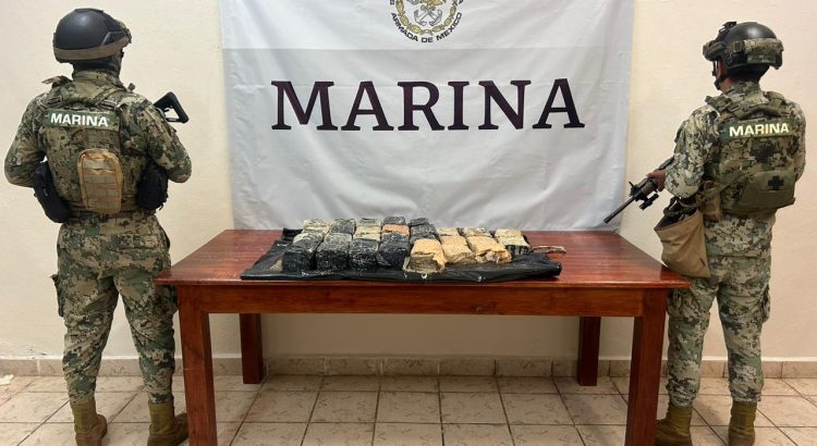 Marina asegura 32 kilos de droga en costas de Playacar
