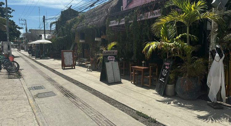 Apagones ahuyentan a huéspedes de hoteles del centro de Tulum