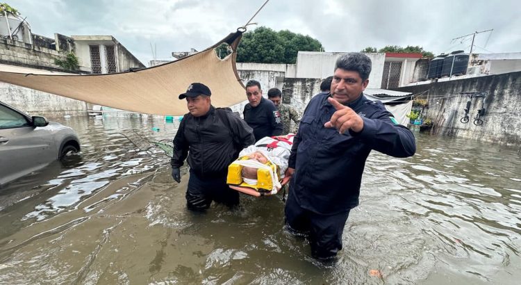 Mantienen labores de limpieza y atención a la población en Chetumal, tras inundaciones