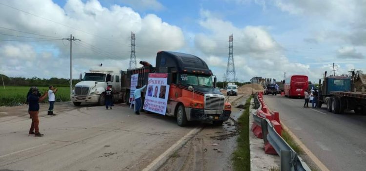 Transportistas hacen paro en el sur de QRoo; desisten en el norte