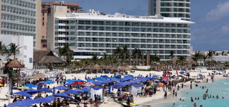 Buscan atraer a turistas nacionales a Cancún para la temporada de verano