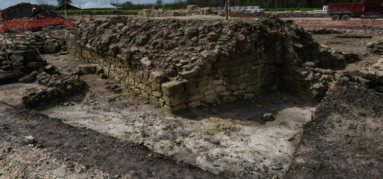 Encuentran restos de un conjunto habitacional maya en Quintana Roo
