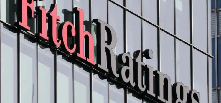 Fitch mantiene calificación de México en «BBB-» y alerta sobre riesgos institucionales