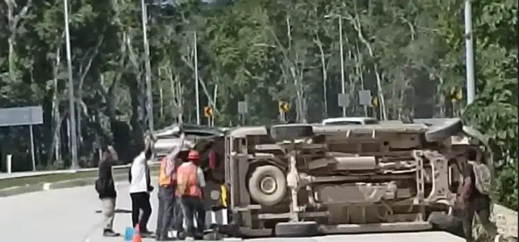 Volcadura de ambulancia de Sedena deja un muerto en Quintana Roo