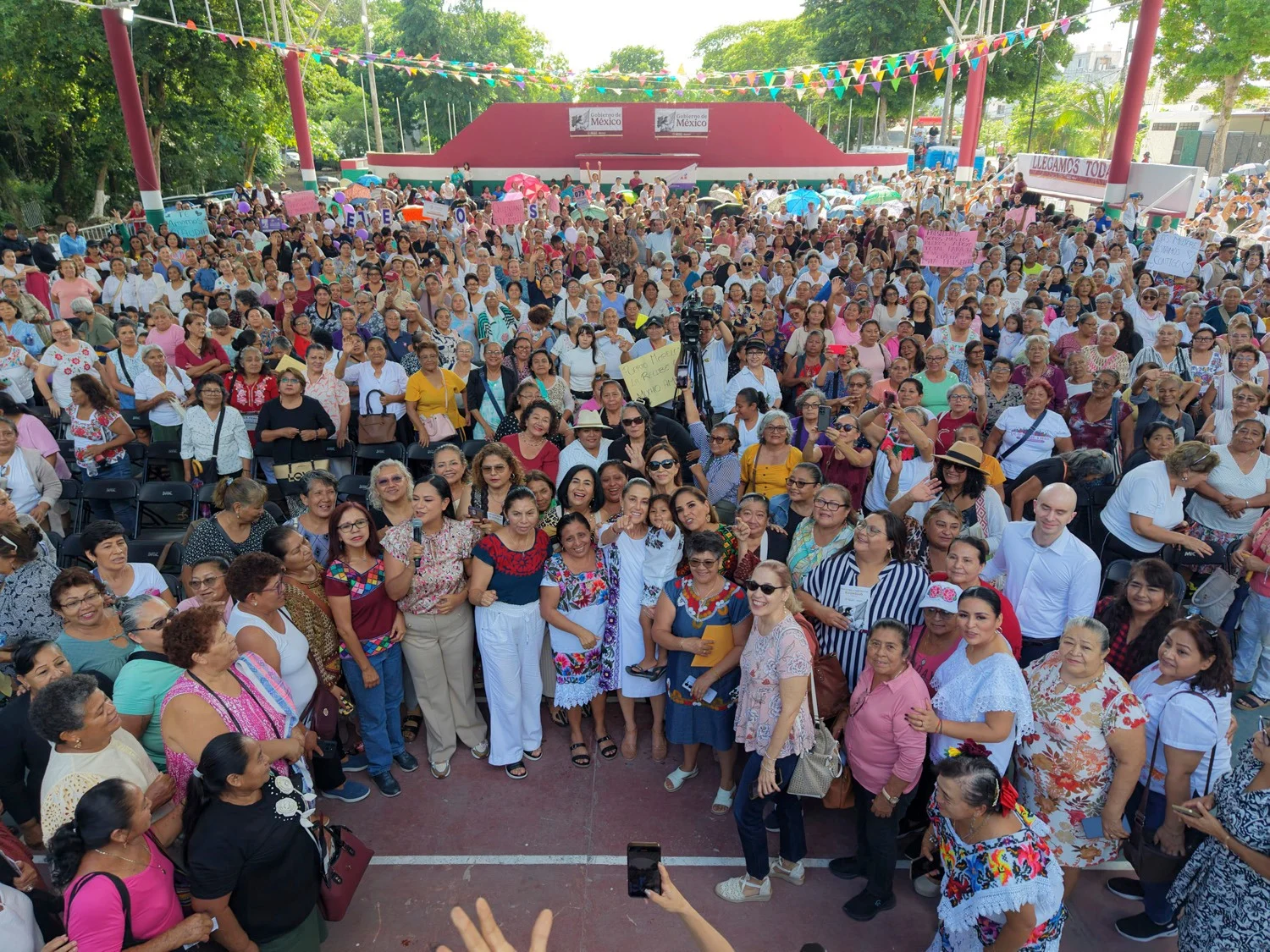 Claudia Sheinbaum encabeza en Puerto Morelos asamblea de la Pensión Mujeres Bienestar