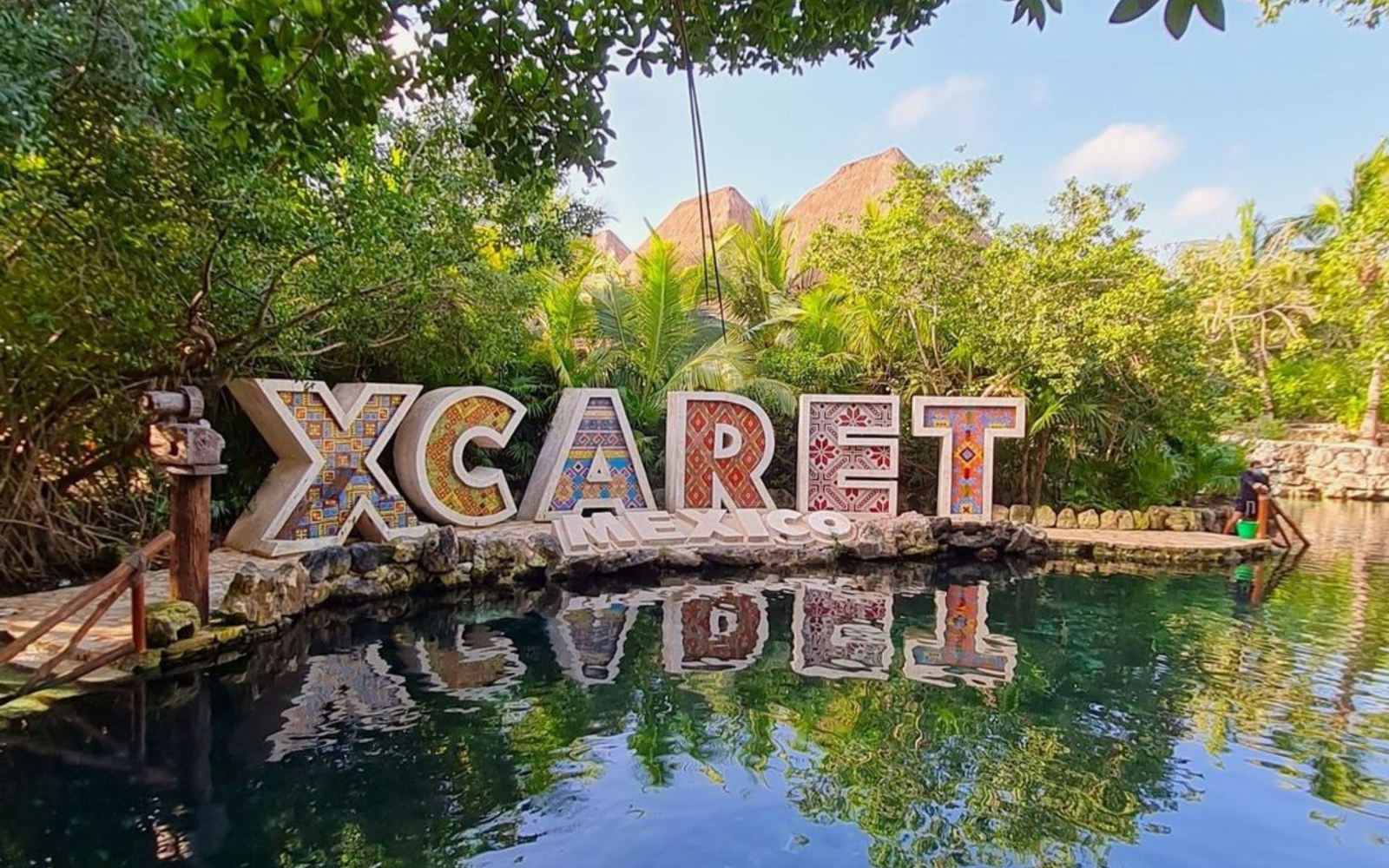 Corte da revés a Xcaret: retira permiso para usar elementos mayas en publicidad de hoteles y parques