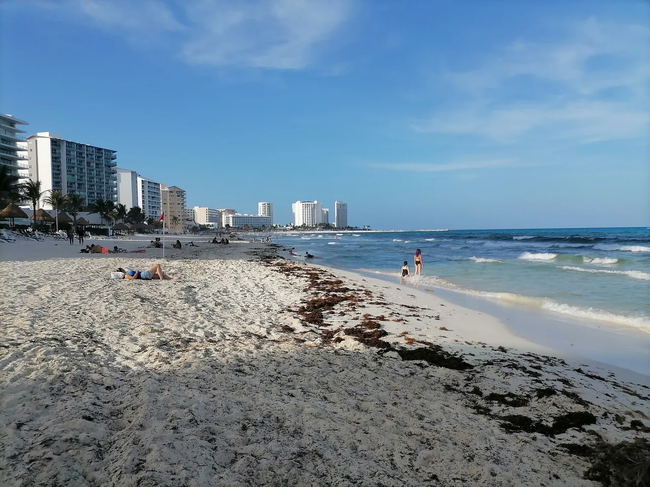 Despliegan vigilancia en playas de Cancún por vacaciones de verano